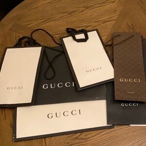 Gucci Paper bags of different sizes and different colors. Total:6 bags.
